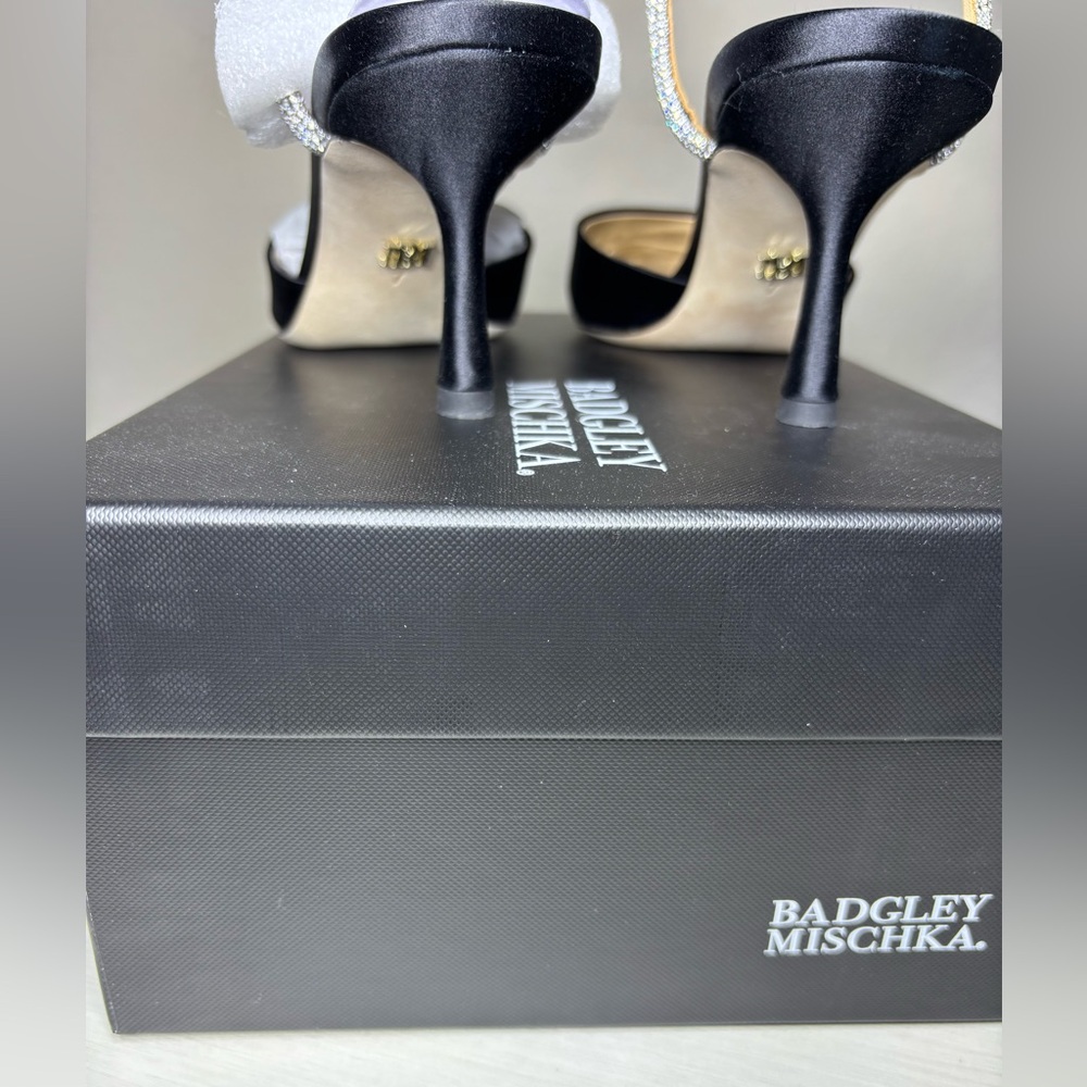 Badgley Mischka Kamilah Black Satin Crystal
Ankle Strap Pumps NIBox Size 7 - Picture 7 of 13